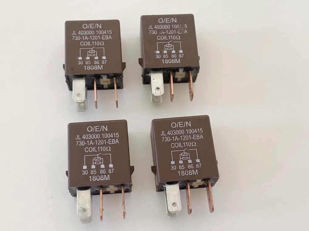 HUSQVARNA Vitpilen HQV 401 Relais 4 Stück (für Kabelbaum Elektrik) NUR 6897km