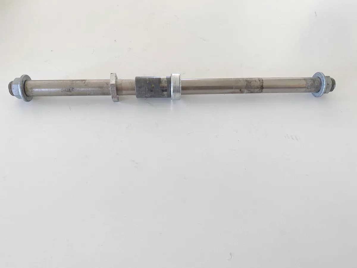 HUSQVARNA Vitpilen HQV 401 Schwingachse Achse Schwinge durch den Rahmen 6897 km