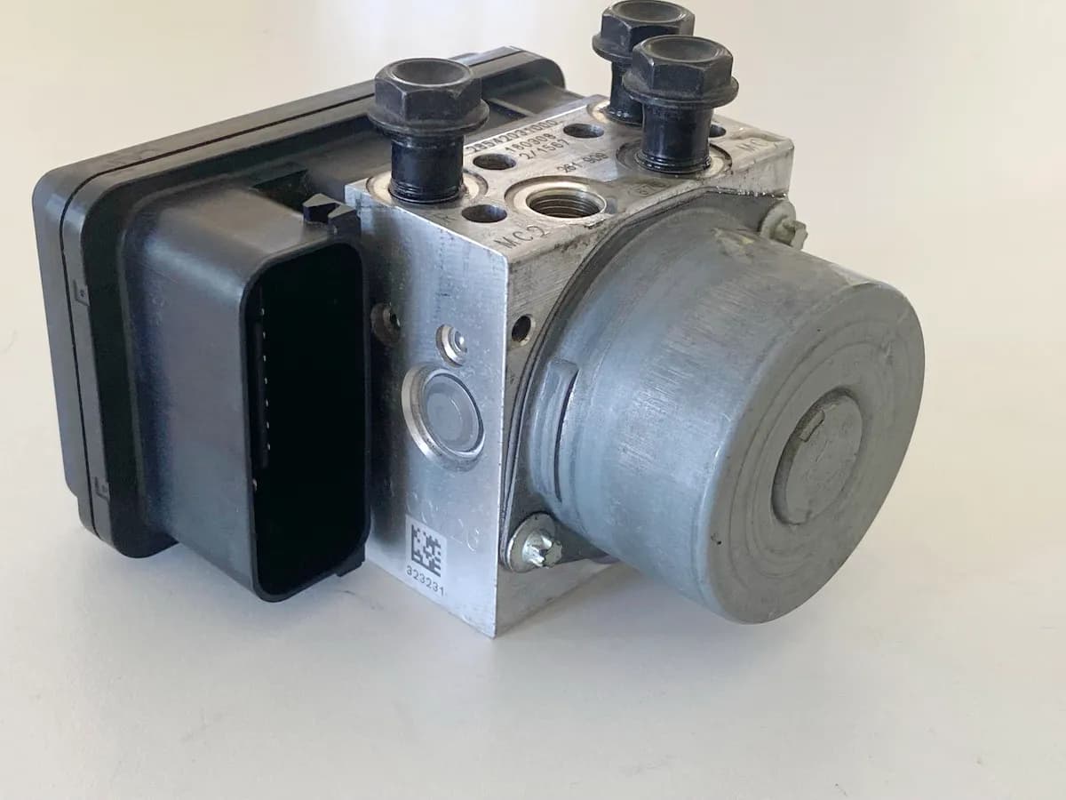 HUSQVARNA Vitpilen HQV 401 ABS Pumpe Druckmodulator Steuerteil 6897 km