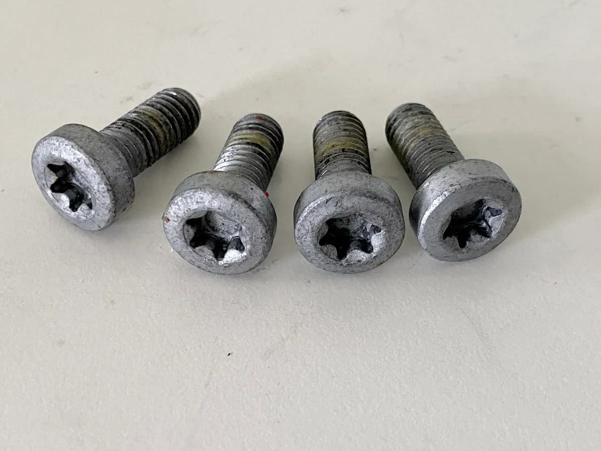 HUSQVARNA Vitpilen HQV 401 Schrauben Heckrahmen Rahmen NUR 6897 km