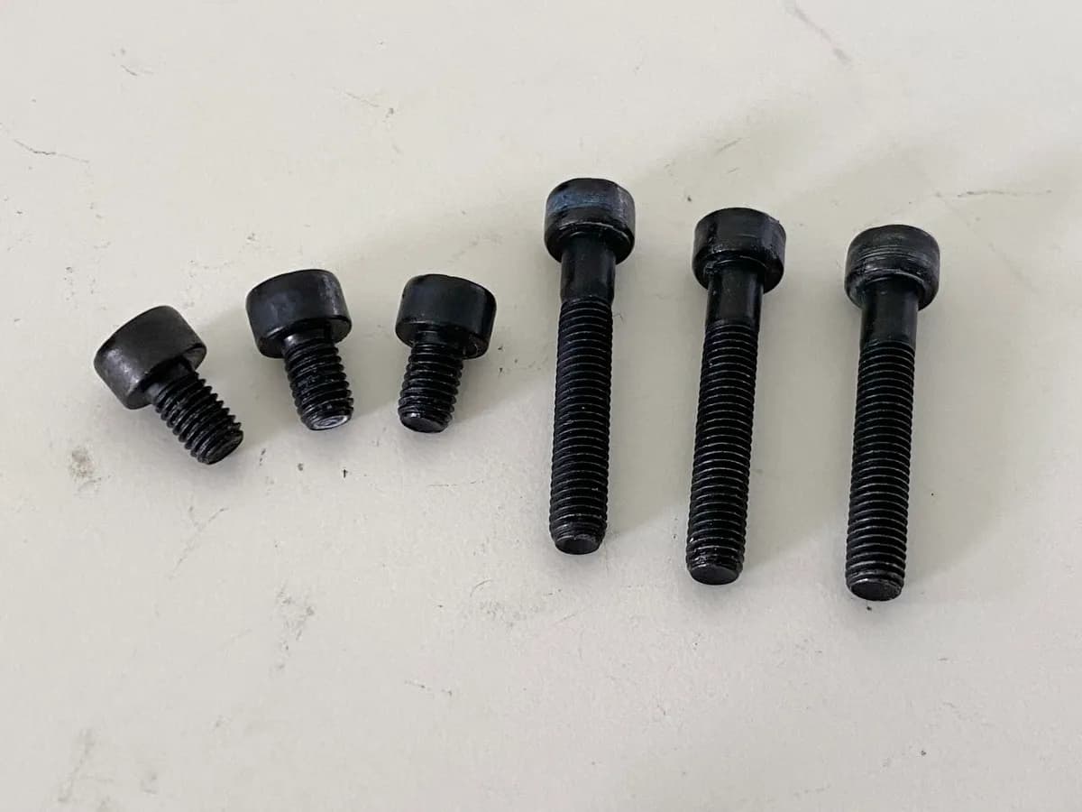 HUSQVARNA Vitpilen HQV 401 Schrauben Tankdeckel Tankbefestigung NUR 6897 km