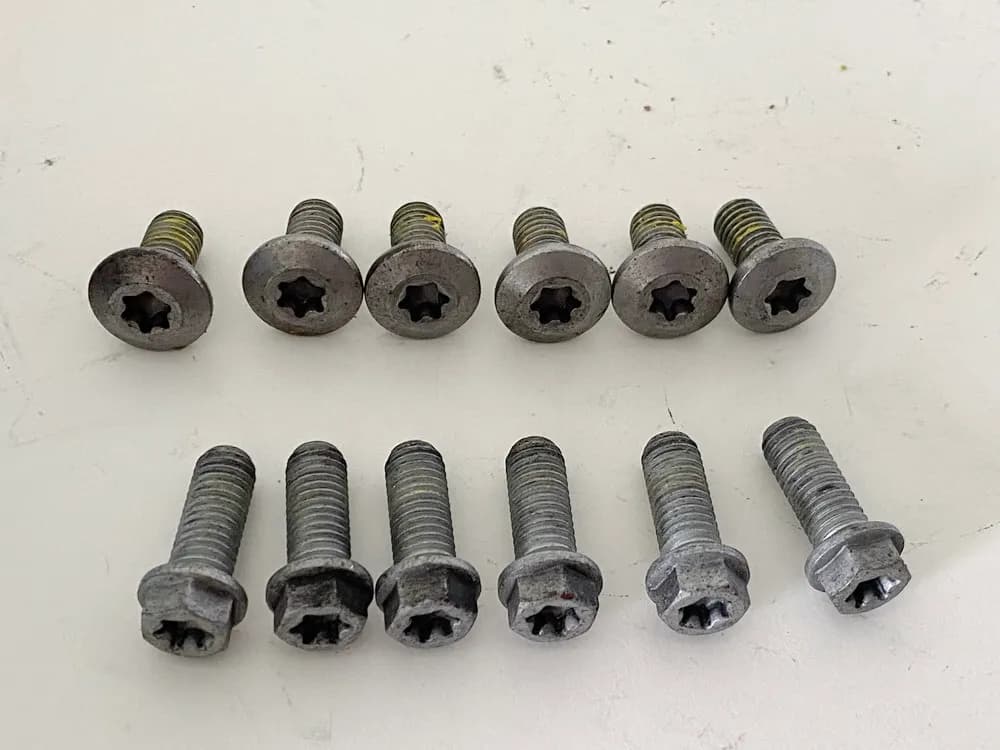 HUSQVARNA Vitpilen HQV 401 Schrauben Bremsscheiben vo & hi für Felge NUR 6897 km