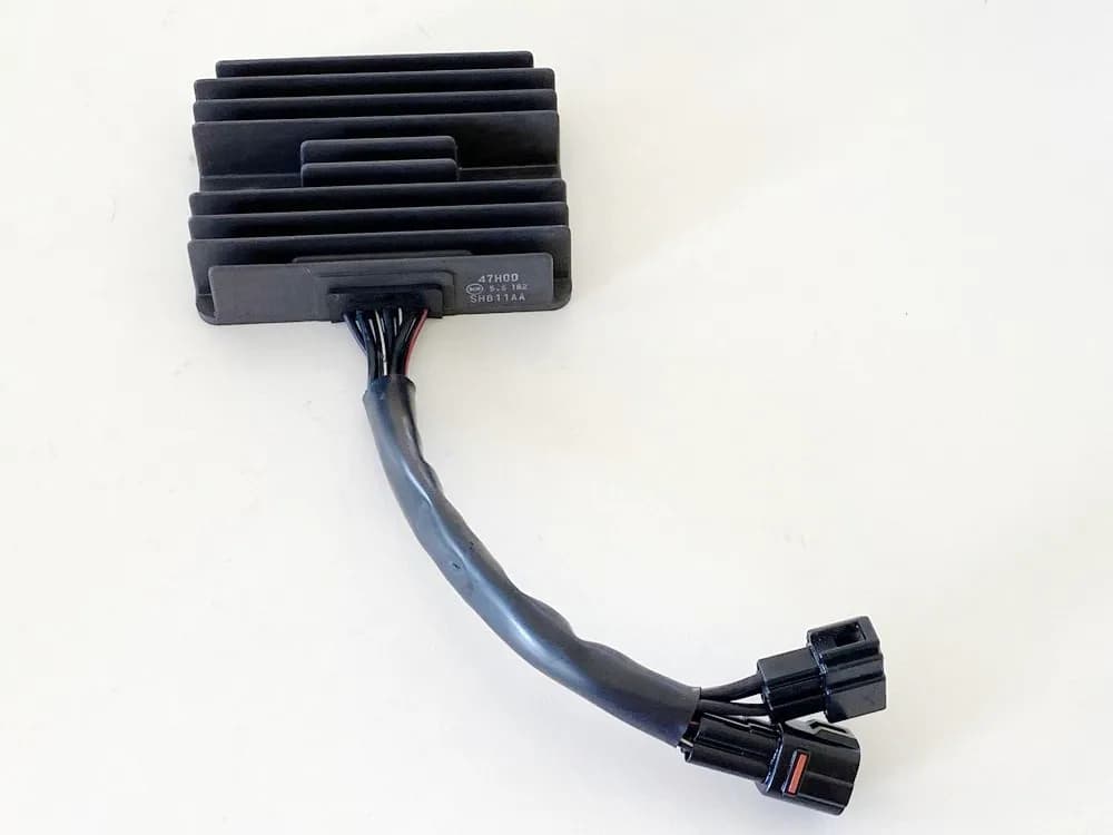 SUZUKI GSX-R 750 WVCW K8 K9 L0 GSXR 600 Laderegler orig. Regler Gleichrichter