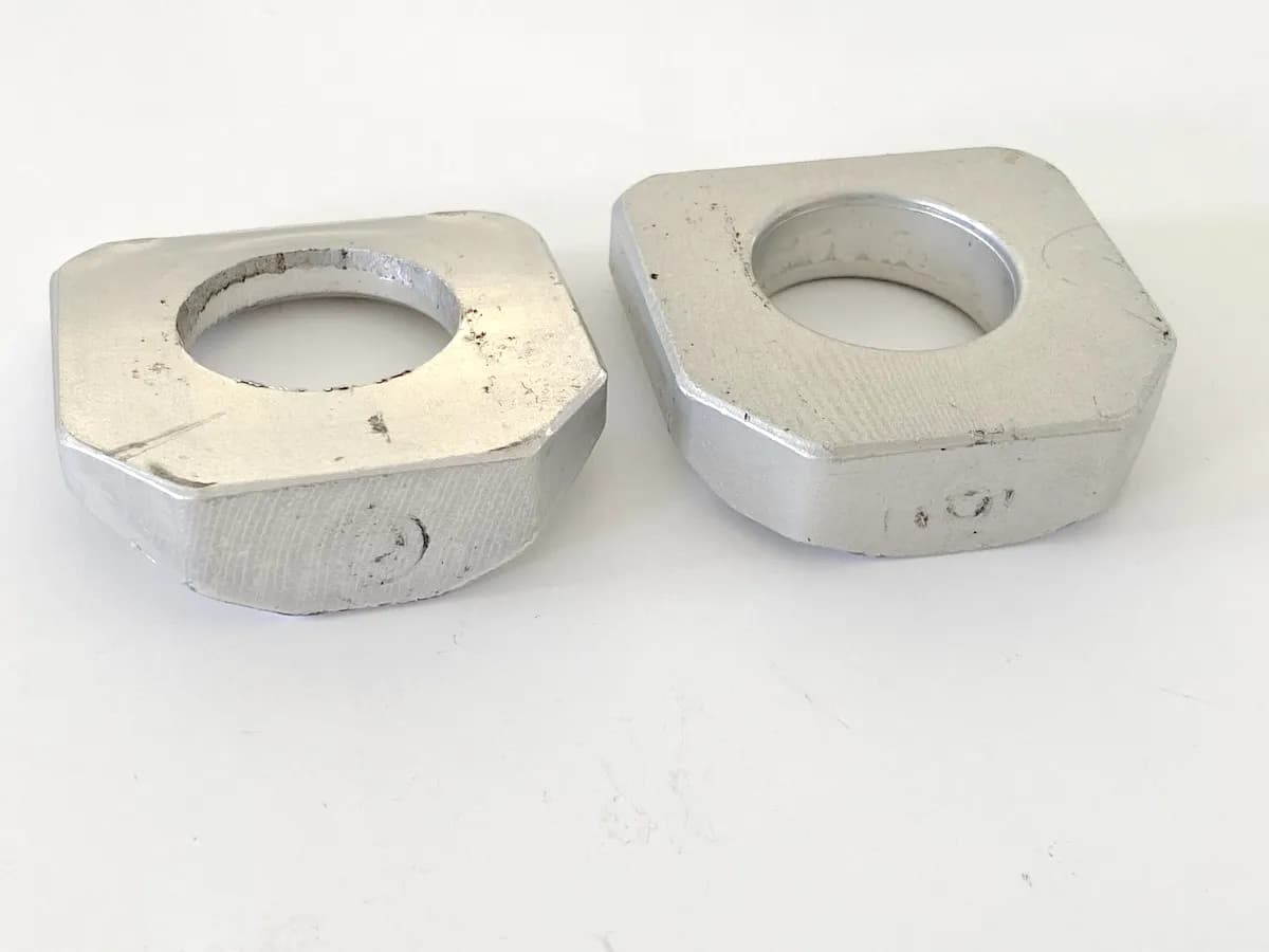 SUZUKI GSX-R 750 WVCW K8 K9 L0 GSXR 600 Kettenspanner Paar (für Schwinge Achse)