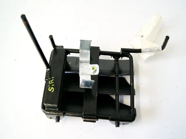 HYOSUNG XRX 125 KM4PF41A HALTERUNG RECHTS HALTER CDI