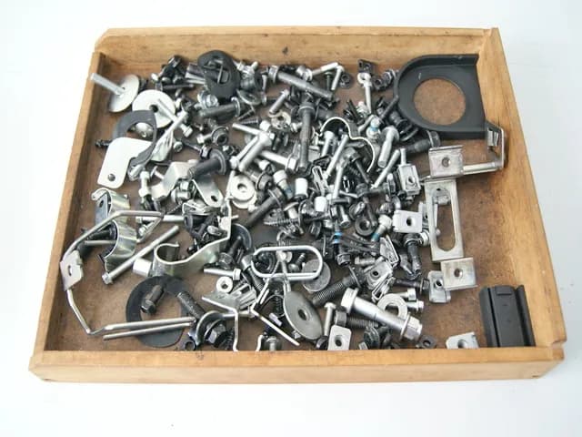 SUZUKI UH 200 G CD BURGMAN SCHRAUBEN KLEINTEILE