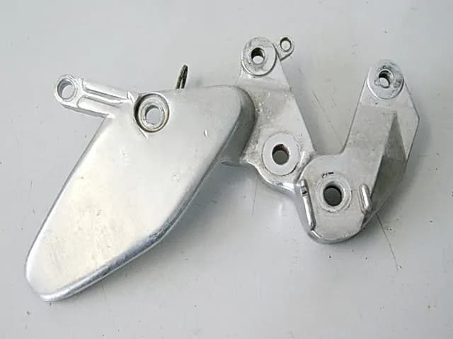 YAMAHA YZF 750 R 4HD FUßRASTENTRÄGER FAHRER RECHTS