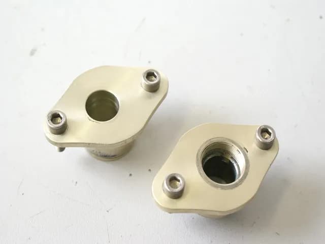 TRIUMPH STREET TRIPLE 675 D67LD DISTANZ SCHWINGE RAHMEN