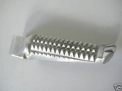 YAMAHA YZF 600 4TV THUNDERCAT FUßRASTE SOZIUS RECHTS 96-02