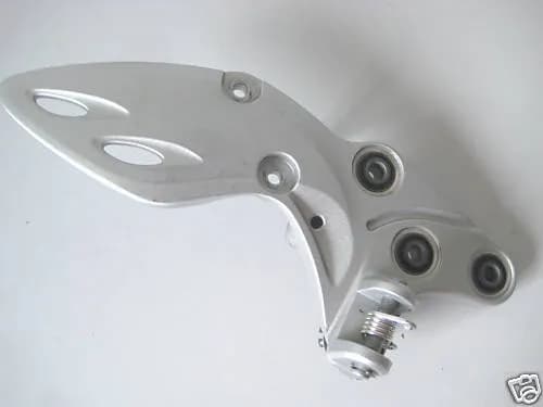 SUZUKI GSX-R 1300 WVCK HAYABUSA FUßRASTENTRÄGER RE 08-09