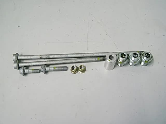 TRIUMPH DAYTONA 600 806LW HALTERUNG HALTER MOTOR ACHSE