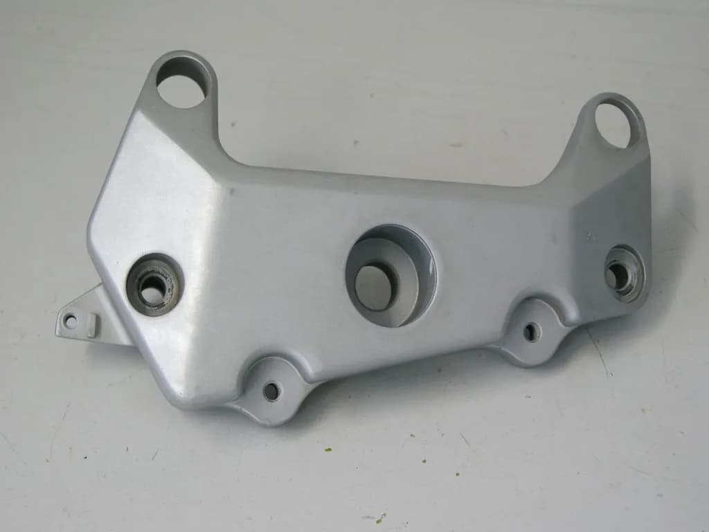 HONDA CB 900 SC48 HORNET HALTERUNG RECHTS FUßRASTENTRÄGER