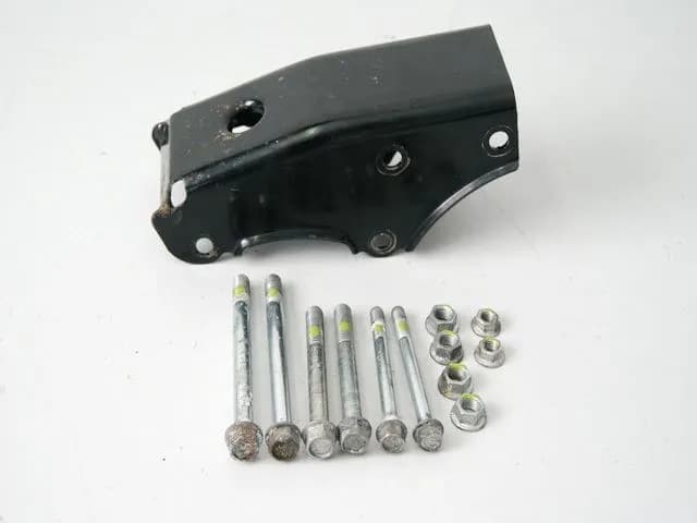 HONDA CBF 125 JC40 HALTERUNG HALTER MOTOR ACHSE BOLZEN
