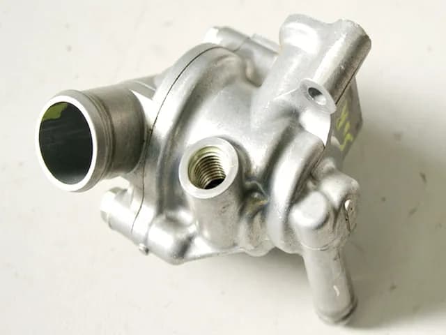 HONDA CBR 600 RR PC40 THERMOSTAT THERMOSTATGEHÄUSE