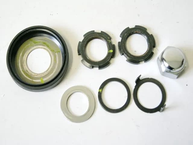 YAMAHA YZF-R 125 RE06 KONTERMUTTER GABEL STAUBDICHTUNG