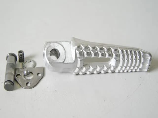 SUZUKI GSX 1300 B-KING WVCR FUßRASTE SOZIUS RECHTS