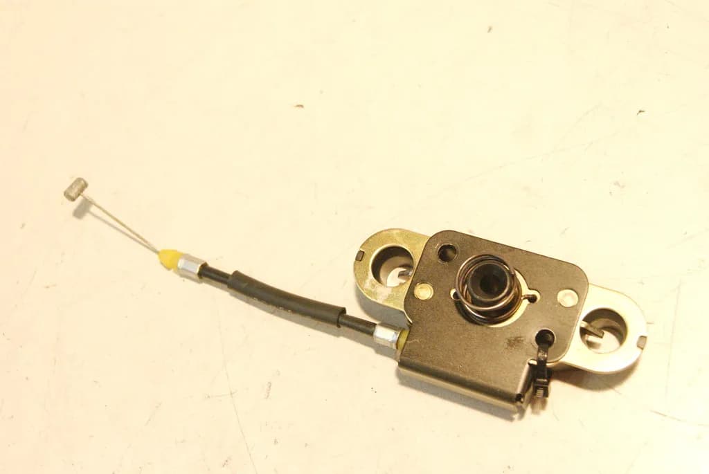 KAWASAKI ZZR 1200 ZXT20C VERSCHLUß SITZBANK HALTERUNG