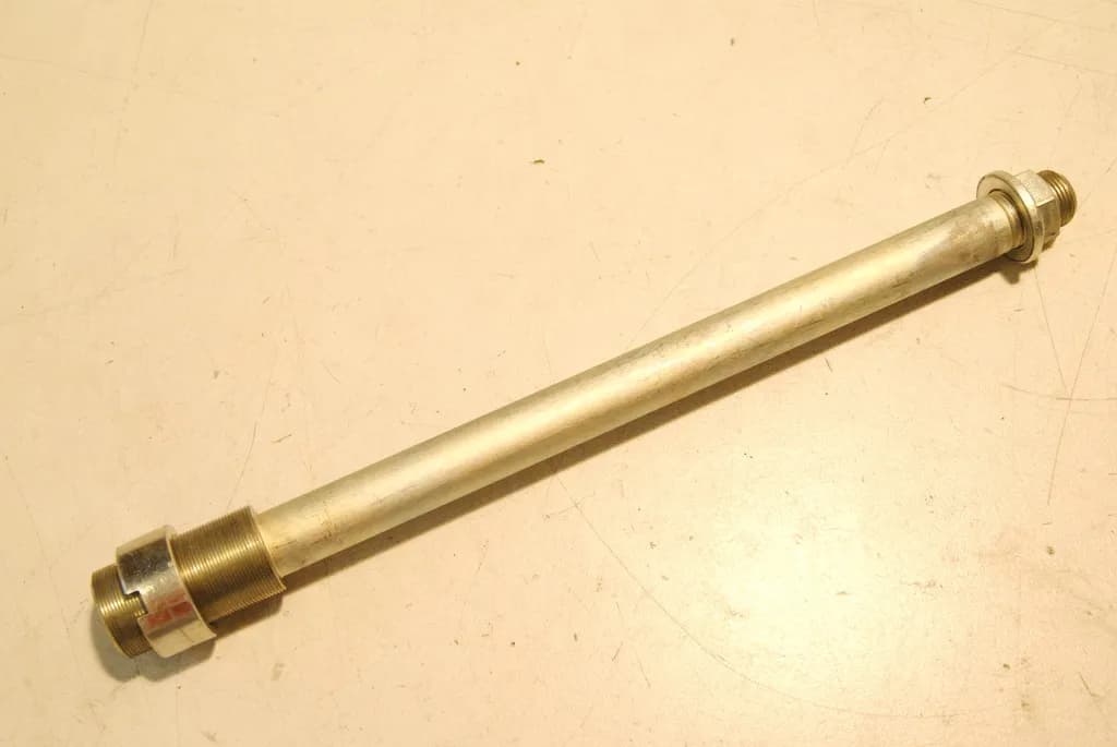 KAWASAKI ZZR 1200 ZXT20C SCHWINGACHSE ACHSE SCHWINGE