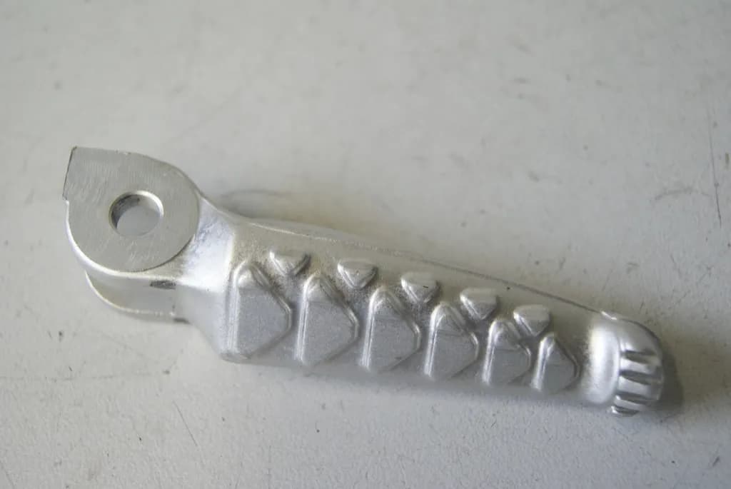 APRILIA RST 1000 FUTURA PW FUßRASTE FAHRER RECHTS