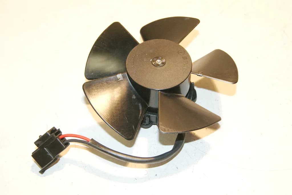 APRILIA RST 1000 FUTURA PW LÜFTER RECHTS KÜHLER LÜFTERRAD MOTOR