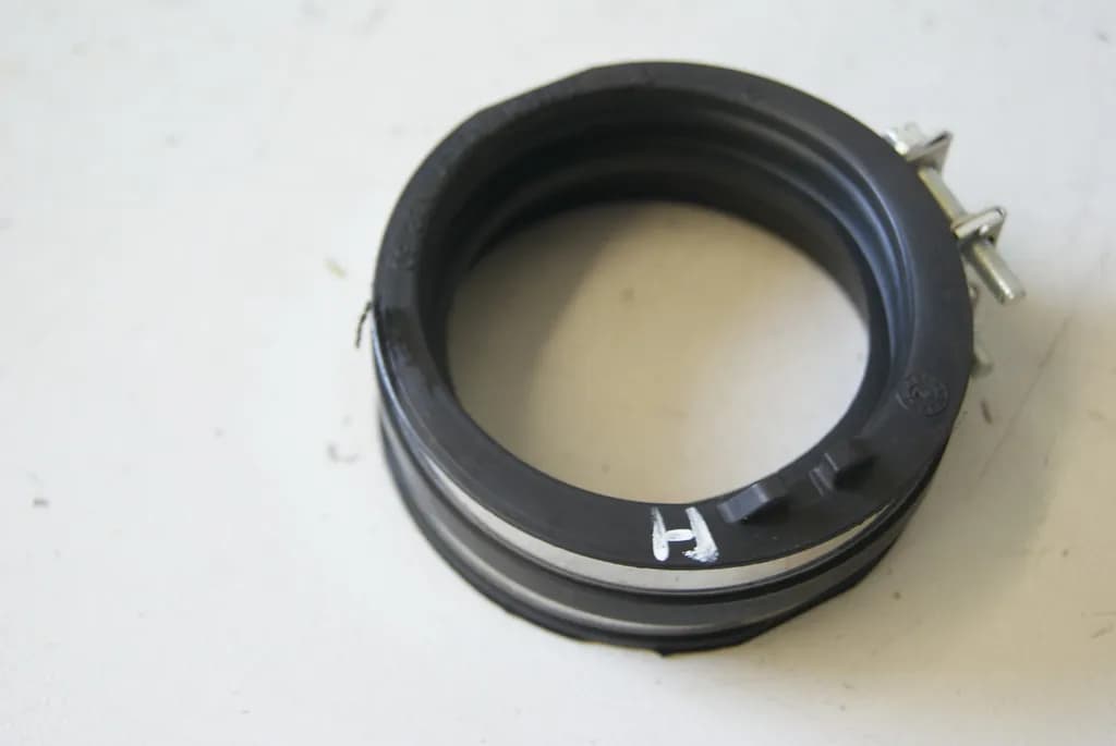 BUELL 1125 R XB3 L4F ANSAUGSTUTZEN HINTEN