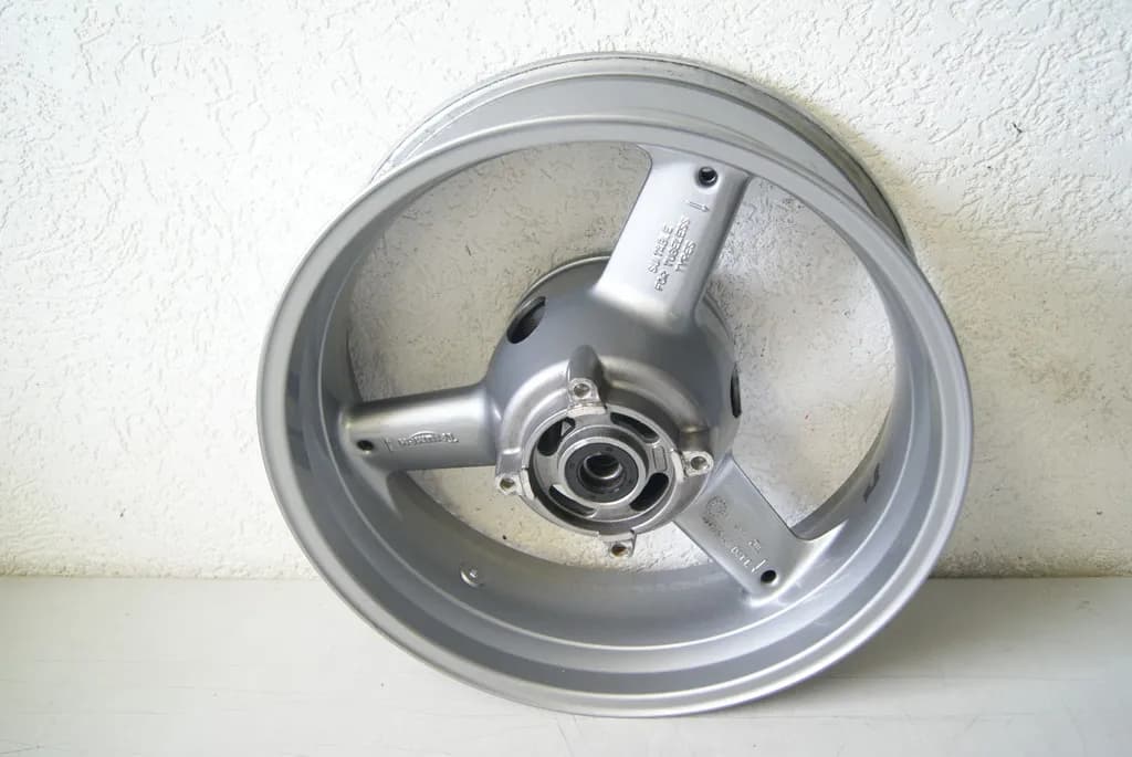 TRIUMPH DAYTONA 600 806LW FELGE HINTERRAD WHEEL - UNFALLFREI