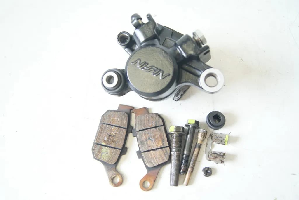 TRIUMPH DAYTONA 600 806LW BREMSSATTEL HINTEN BRAKE CALIPER