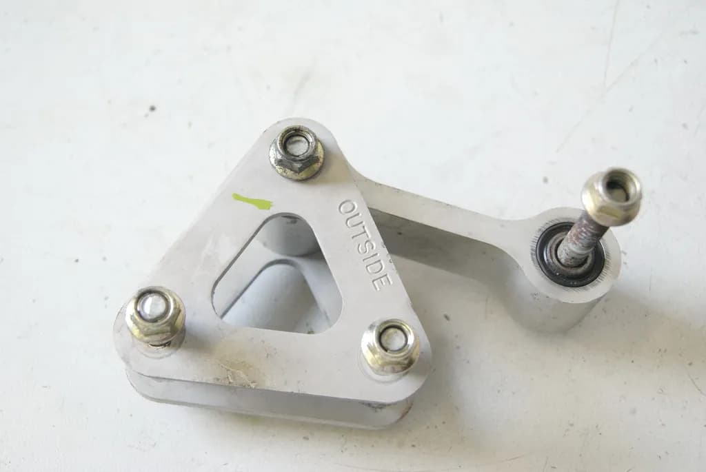 TRIUMPH DAYTONA 600 806LW UMLENKUNG FEDERBEIN UMLENKHEBEL