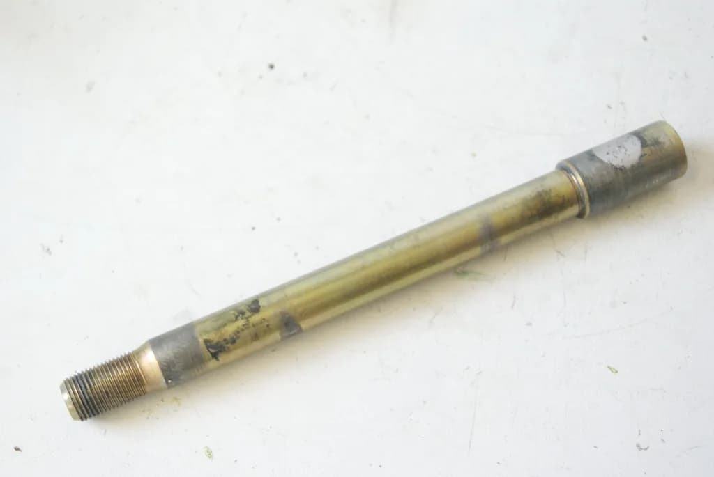 TRIUMPH DAYTONA 600 806LW STECKACHSE VORN ACHSE