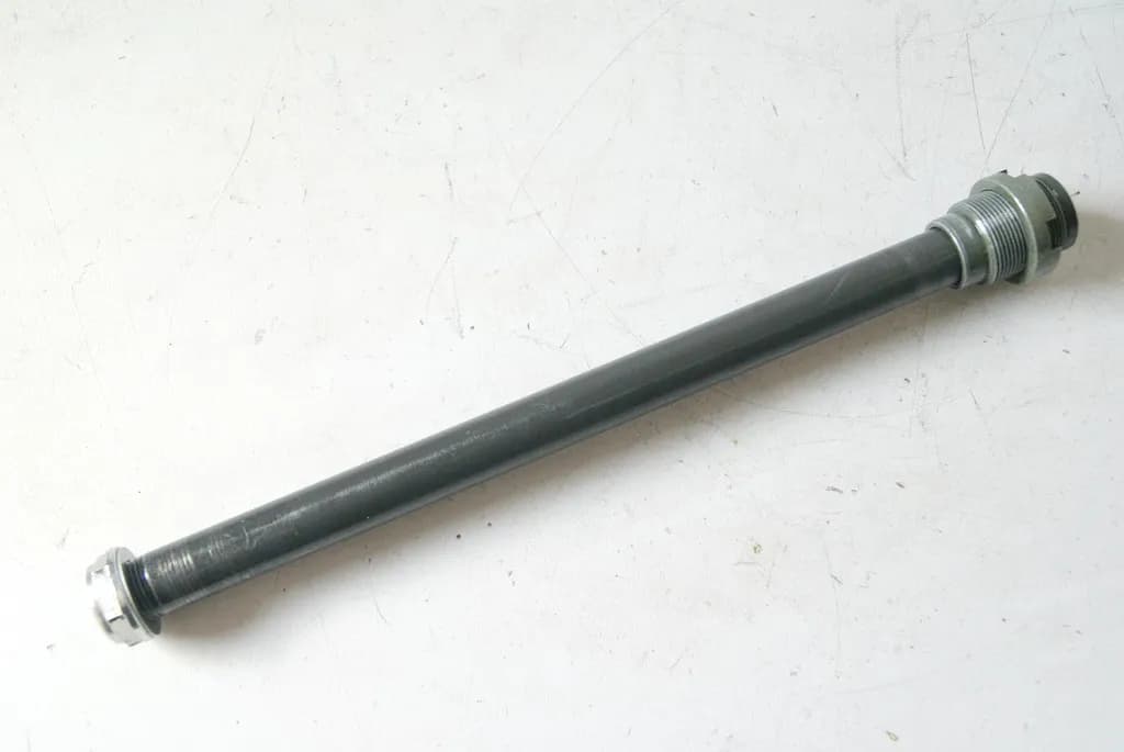 APRILIA SL 750 SHIVER ZD4RAA00 SCHWINGACHSE ACHSE SCHWINGE