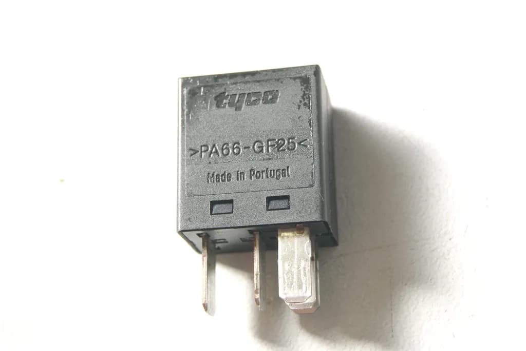 MOTO GUZZI NORGE 1200 ABS ZGULPH01 RELAIS TYCO