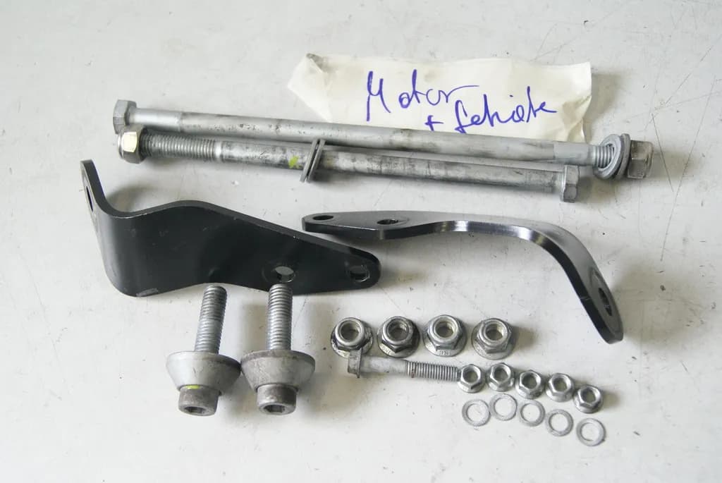 MOTO GUZZI NORGE 1200 ABS ZGULPH01 HALTERUNG MOTOR GETRIEBE ACHSE BUCHSEN