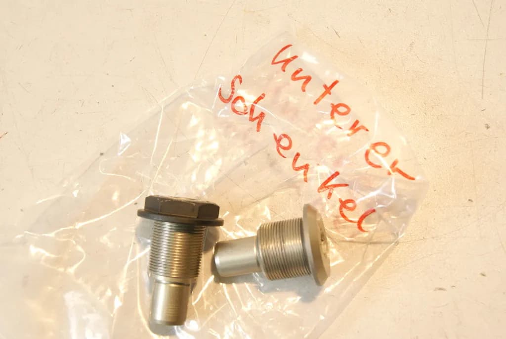 BMW K 1200 S K12S SCHRAUBEN LENKARM UNTEN ACHSE