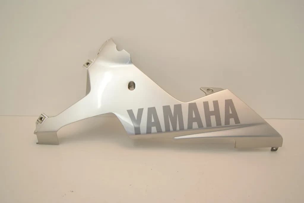 YAMAHA R1 RN09 VERKLEIDUNG BUG LINKS COWLING