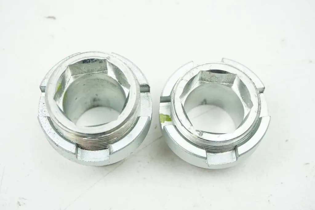 HONDA CBR 600 PC35 FS SPORT ZENTRIERSCHRAUBEN SCHWINGE SCHRAUBEN DISTANZEN