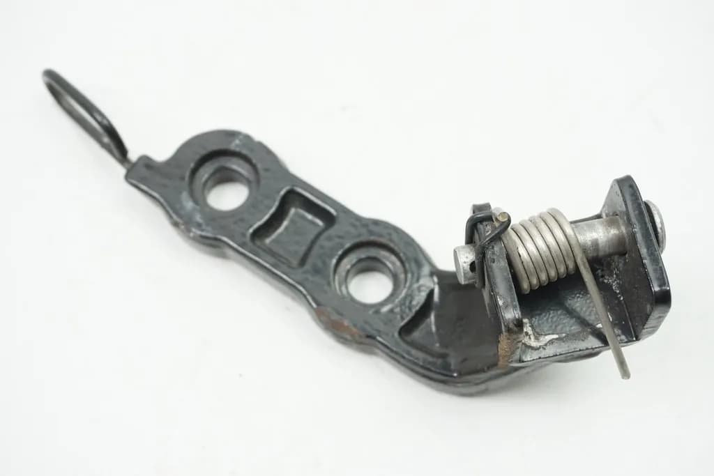 BMW F 650 169 FUßRASTENTRÄGER FAHRER RECHTS HALTEPLATTE