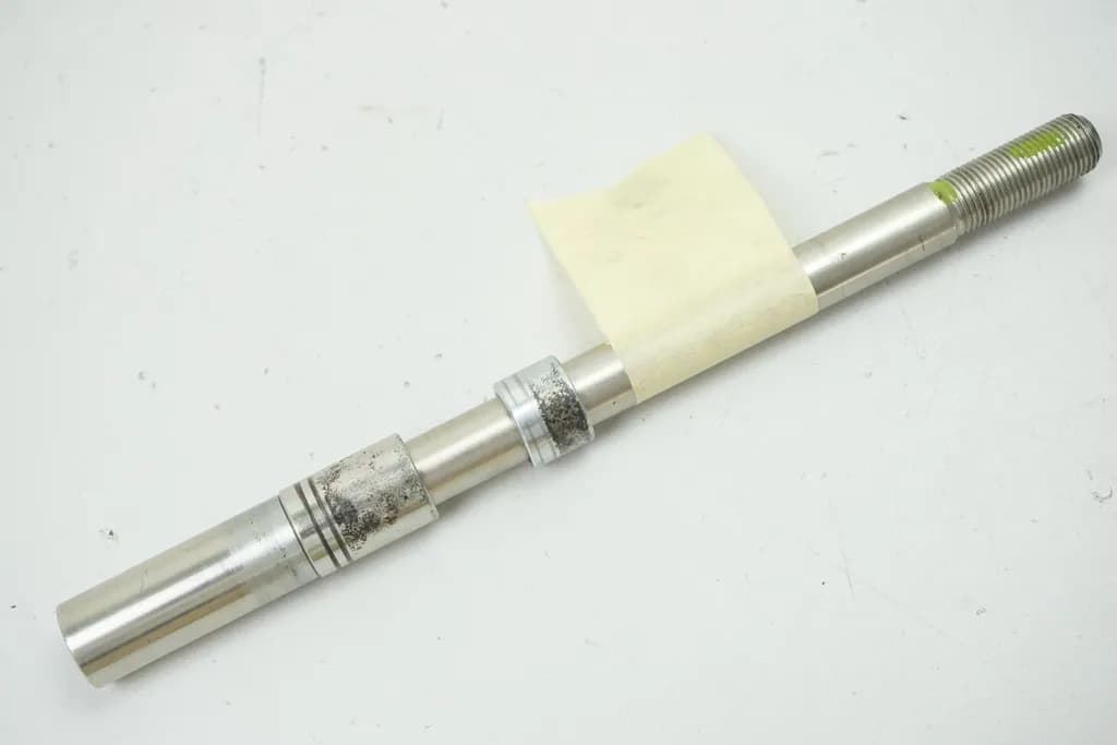 YAMAHA YP 400 RA SH07 X MAX STECKACHSE VORN ACHSE DISTANZEN