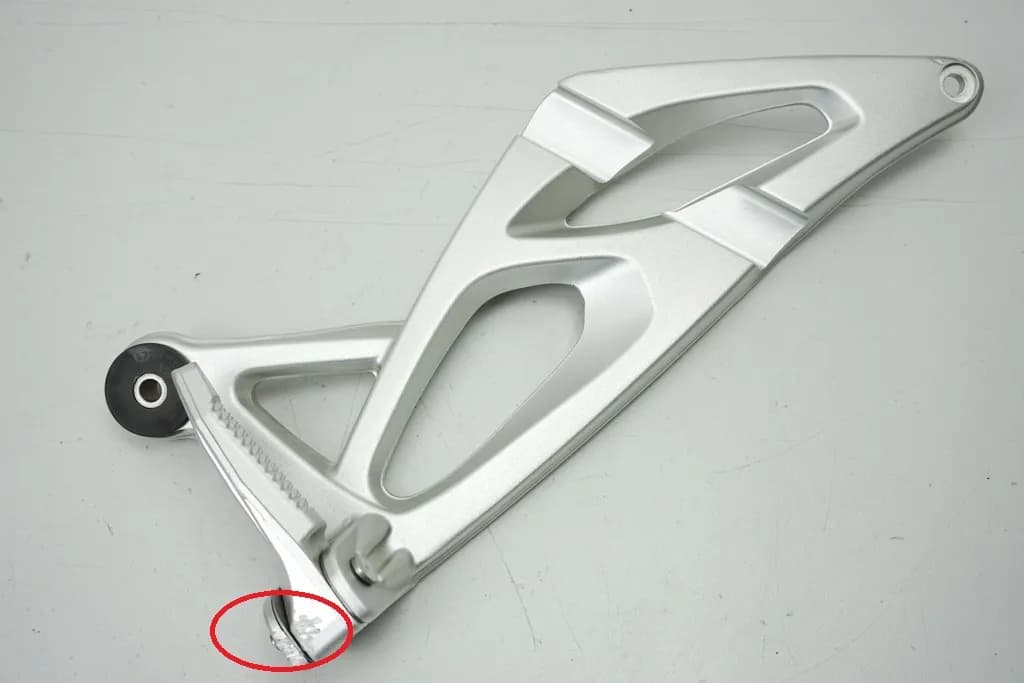 BMW K 1200 S K12S FUßRASTENANLAGE SOZIUS RECHTS