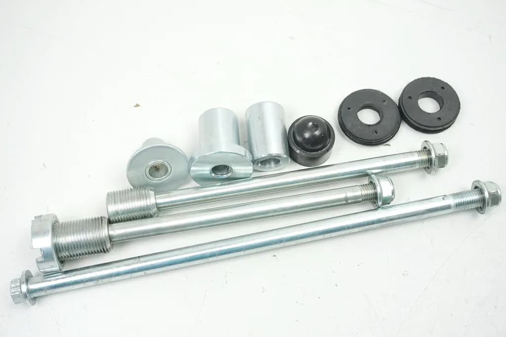 HYOSUNG GV 650 i PRO AQUILA ACHSE MOTOR MOTORHALTER SCHRAUBEN BOLZEN