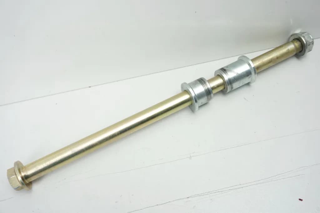 HYOSUNG GV 650 i PRO AQUILA STECKACHSE HINTEN ACHSE DISTANZEN