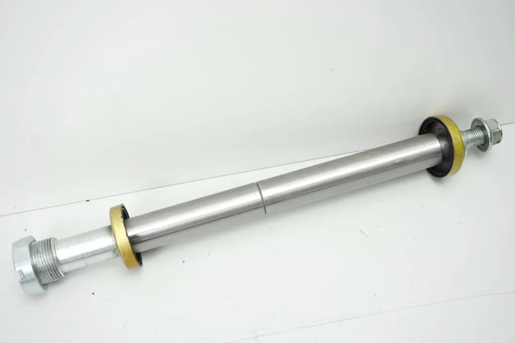 HYOSUNG GV 650 i PRO AQUILA SCHWINGACHSE ACHSE SCHWINGE