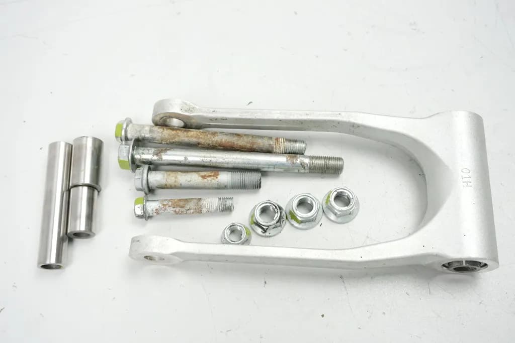 SUZUKI GSX-R 600 WVCE UMLENKUNG FEDERBEIN UMLENKHEBEL