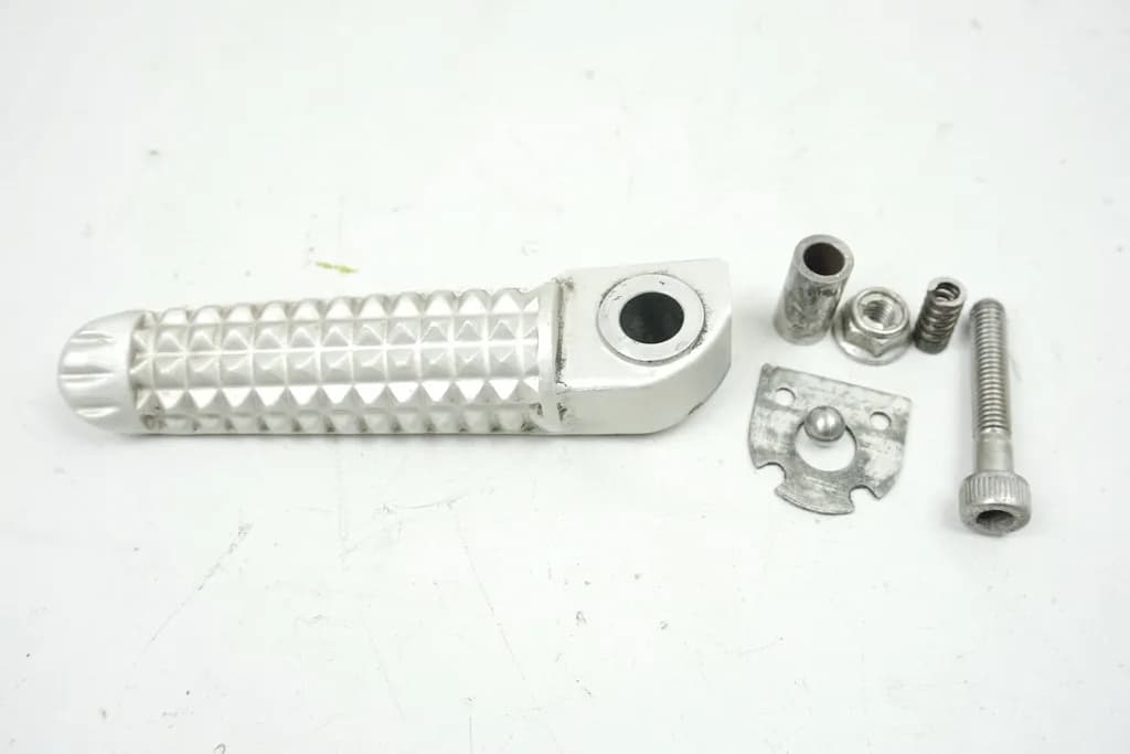 YAMAHA R6 RJ05/ RJ09 FUßRASTE SOZIUS LINKS FOOTREST