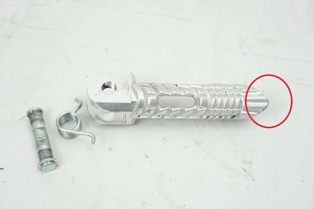 SUZUKI GSX-R 600 WVCE FUßRASTE FAHRER RECHTS FOOTREST