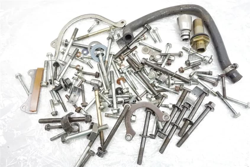 HONDA CBR 600 PC35 SCHRAUBEN KLEINTEILE MOTOR