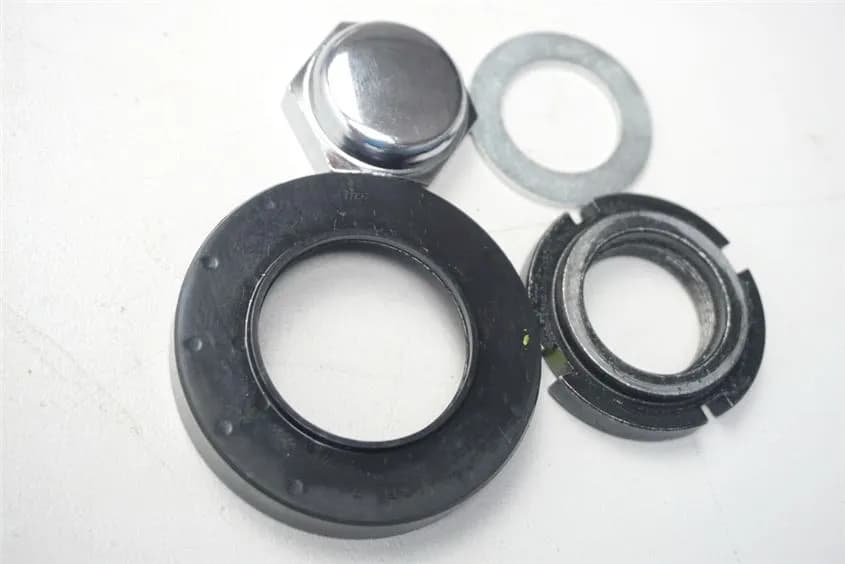 SUZUKI M 1500 VZ INTRUDER WVCU MUTTER LENKKOPF GABELBRÜCKE KONTERMUTTER