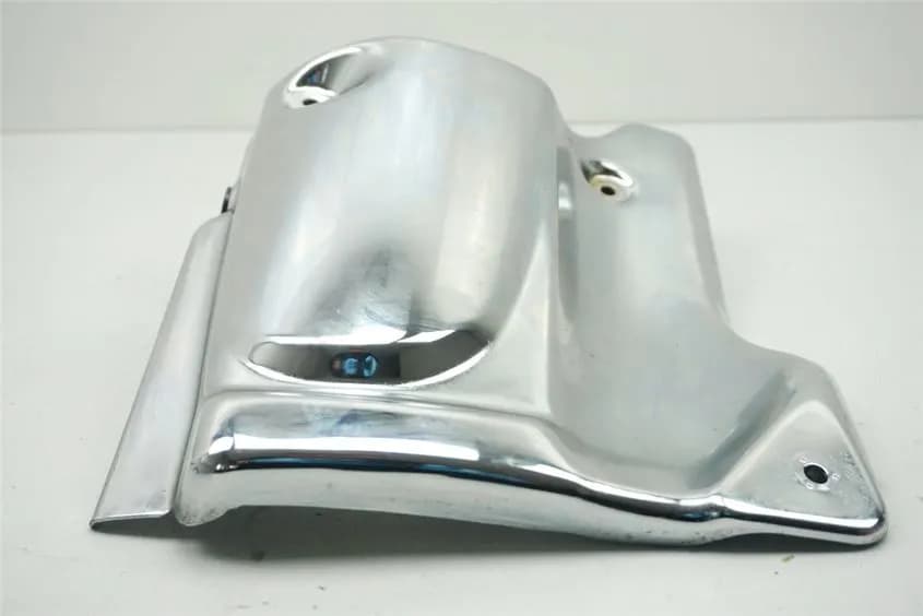 SUZUKI M 1500 VZ INTRUDER WVCU MOTORDECKEL RECHTS HINTEN ABDECKUNG COVER SCHWINGE