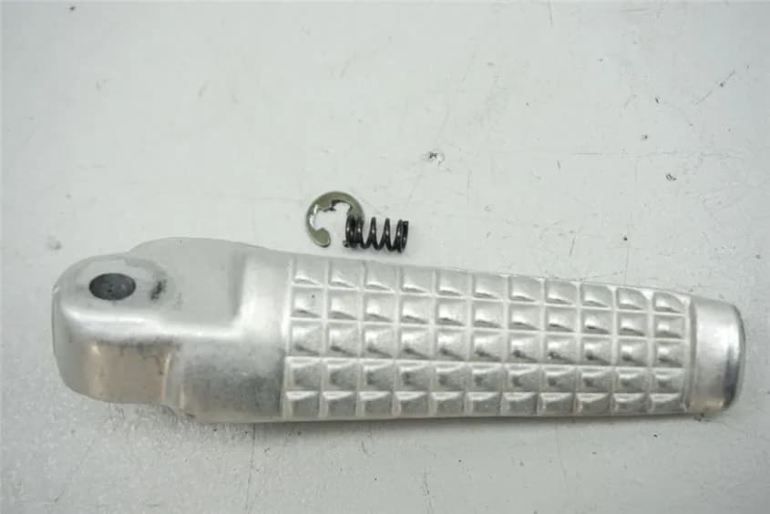 SUZUKI GSX-R 750 WVB3 FUßRASTE SOZIUS RECHTS FOOTREST