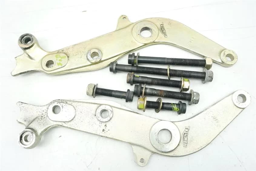 TRIUMPH TROPHY 900 T 300 E HALTERUNG MOTOR ACHSE BOLZEN MOTORHALTER