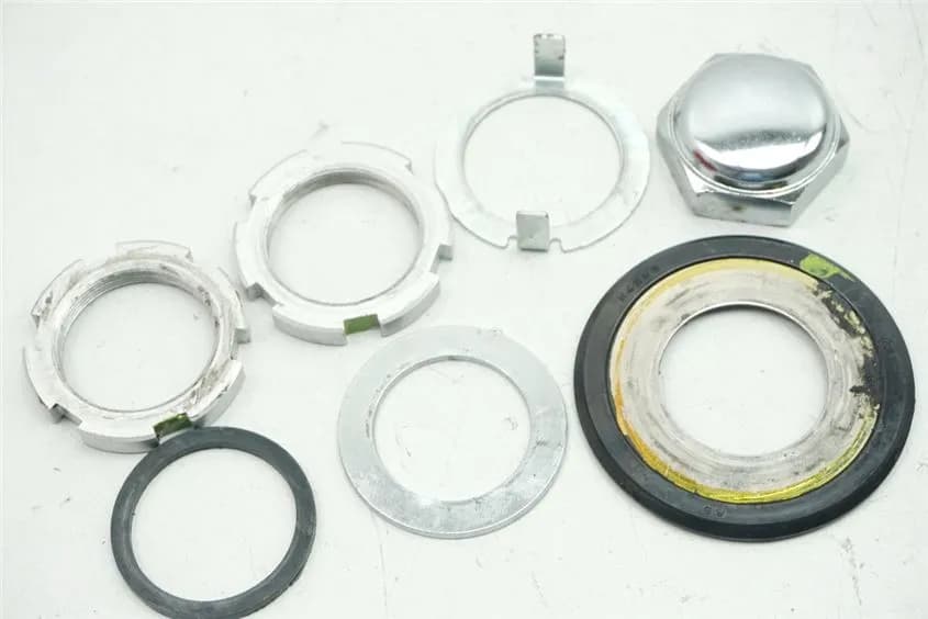 YAMAHA TDM 900 RN08 MUTTER LENKKOPF GABELBRÜCKE ARRETIERUNG